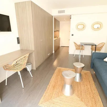 Apartment Beautiful At The Grand With Sunny Balcony 138